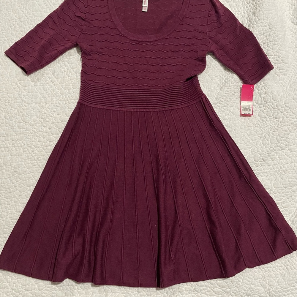 Xhilaration Dress size M. NWT. Cranberry short sleeved dress